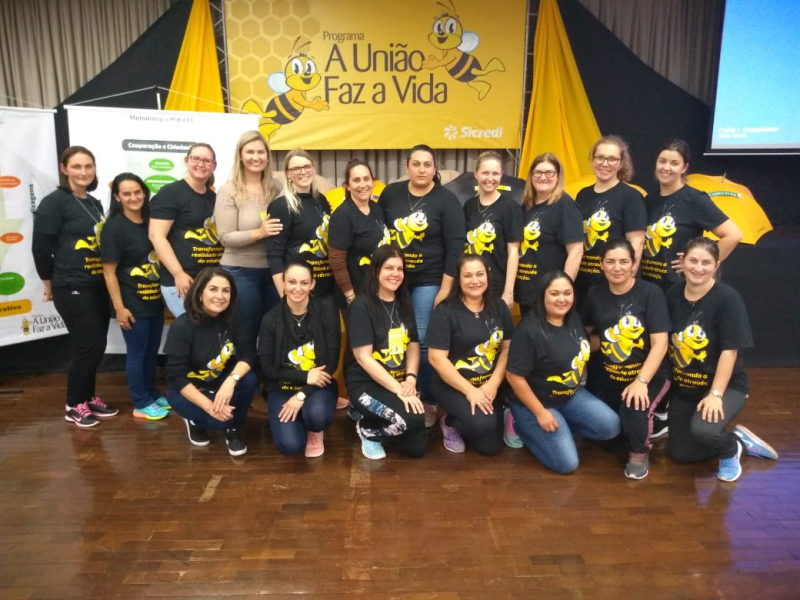 UNIÃO FAZ A VIDA PROPORCIONA FORMAÇÃO AOS PROFESSORES DA EDUCAÇÃO INFANTIL.